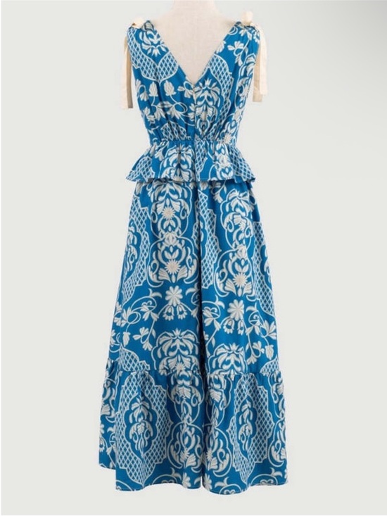 Moon River Dresses & Skirts - Moon River Blue and White Floral Midi Dress